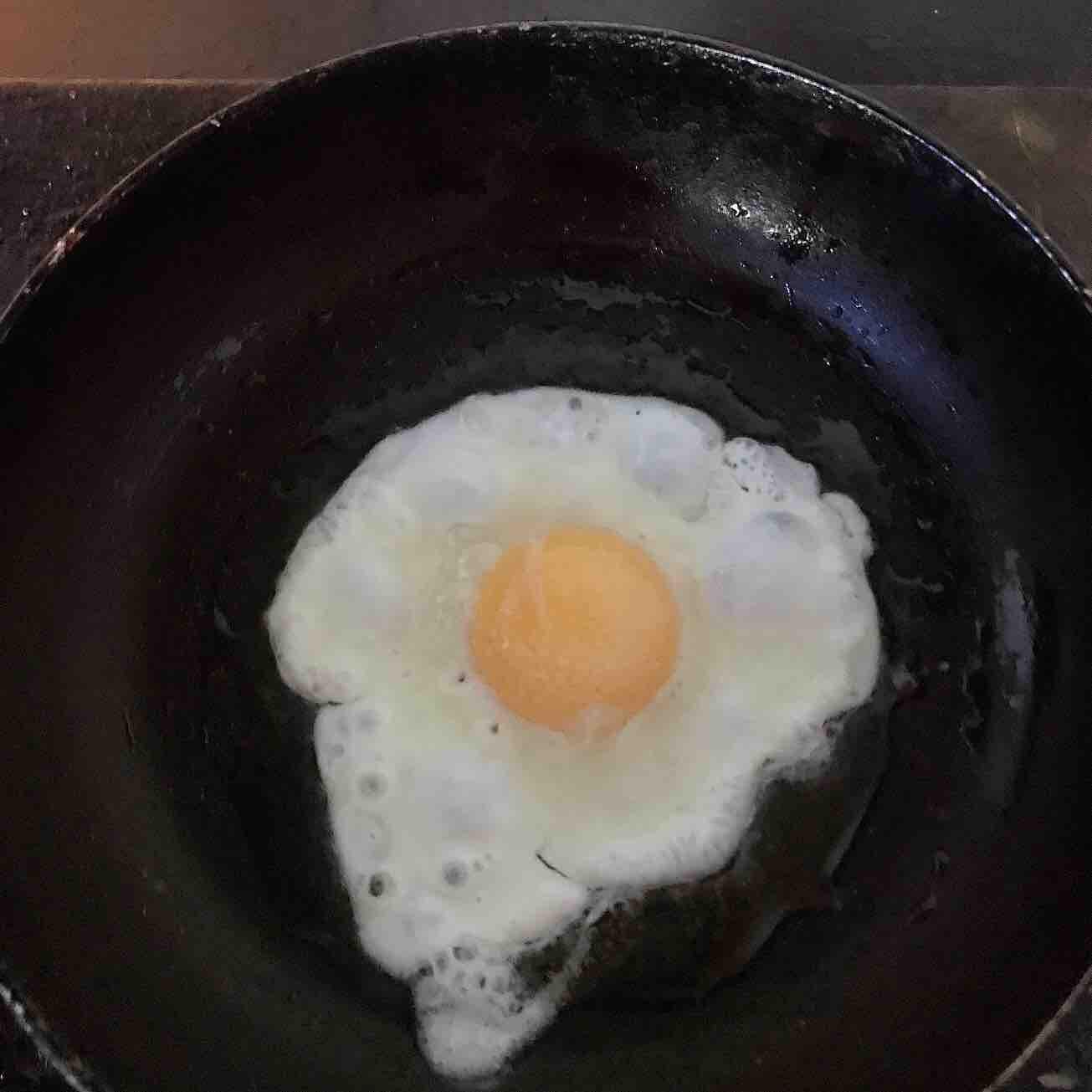 荷包蛋辣椒的做法-咸鮮味炒菜譜-易網健康養生網 荷包蛋辣椒的做法-咸鮮味炒菜譜