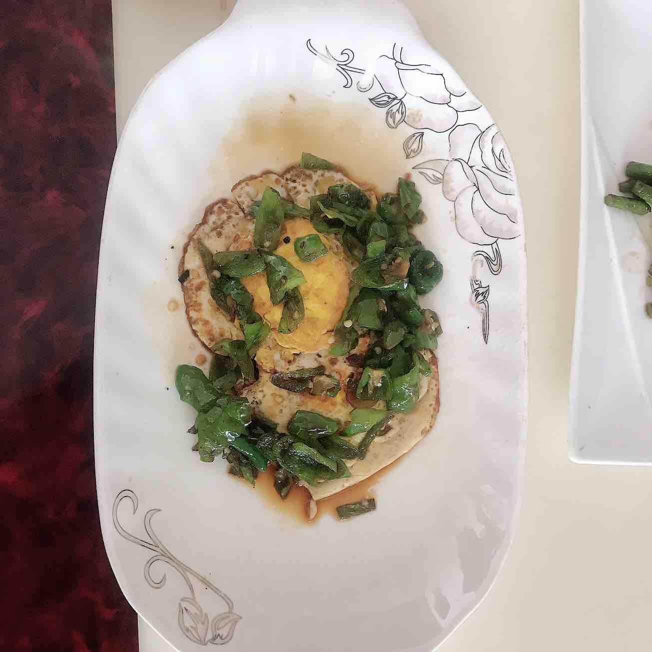 荷包蛋辣椒的做法-咸鮮味炒菜譜