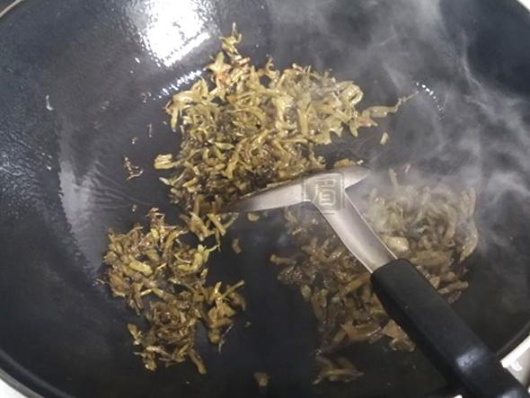 雪菜豆瓣的做法-咸鮮味炒菜譜