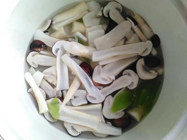 蓋頭蘑菇炒肉片的做法-咸鮮味炒菜譜