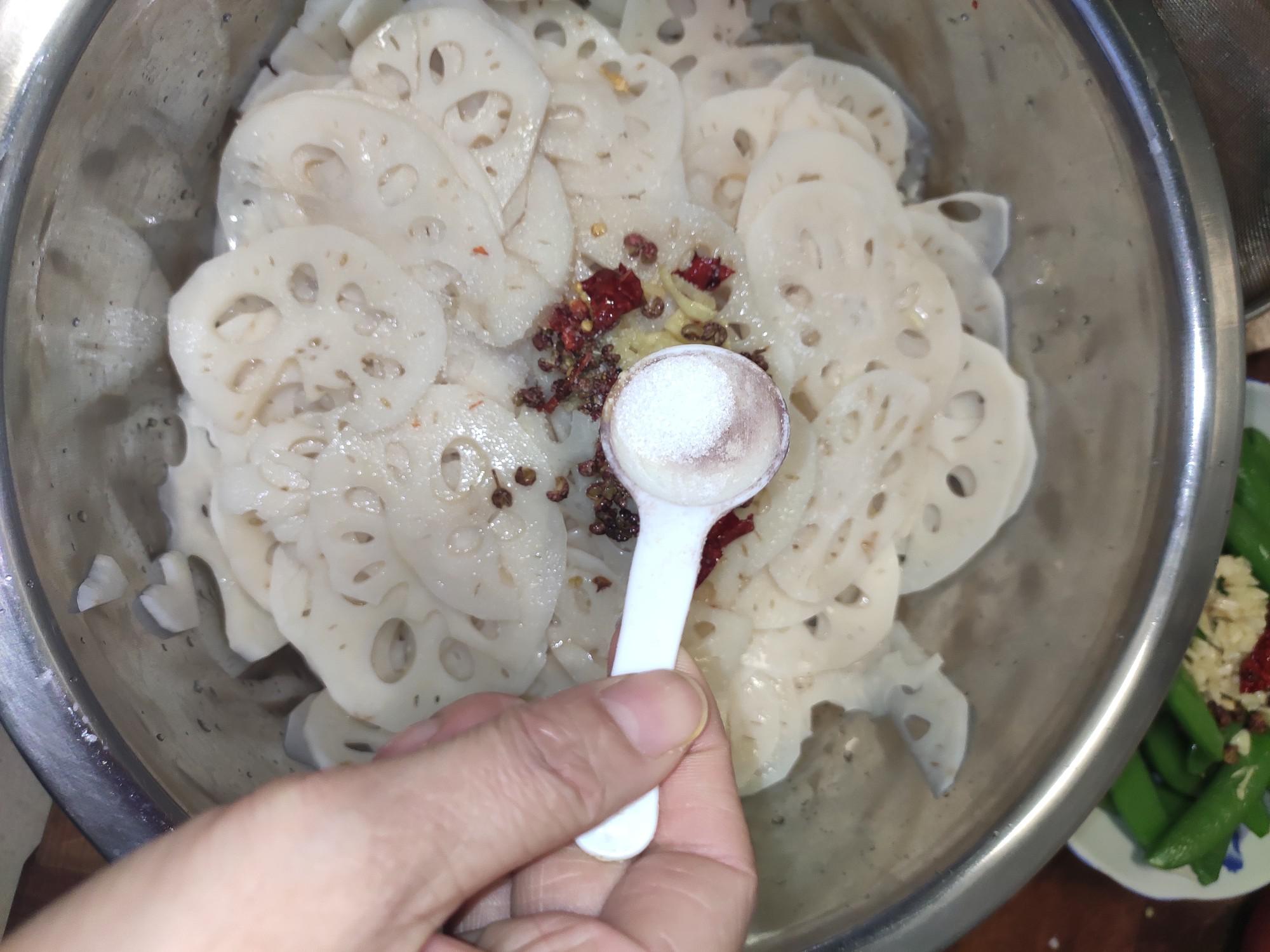 熗拌蓮藕的做法-酸辣味拌菜譜-易網(wǎng)健康養(yǎng)生網(wǎng) 熗拌蓮藕的做法-酸辣味拌菜譜