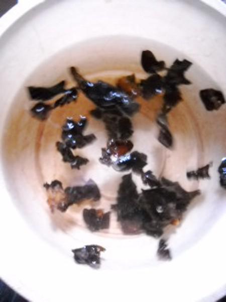 薯粉燉鯽魚的做法-咸鮮味燉菜譜