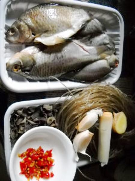 薯粉燉鯽魚的做法-咸鮮味燉菜譜