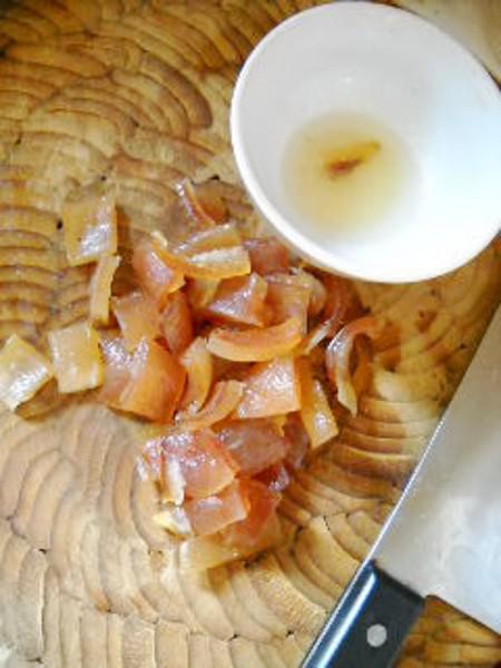 臘肉皮燉胡蘿卜的做法-咸鮮味燉菜譜