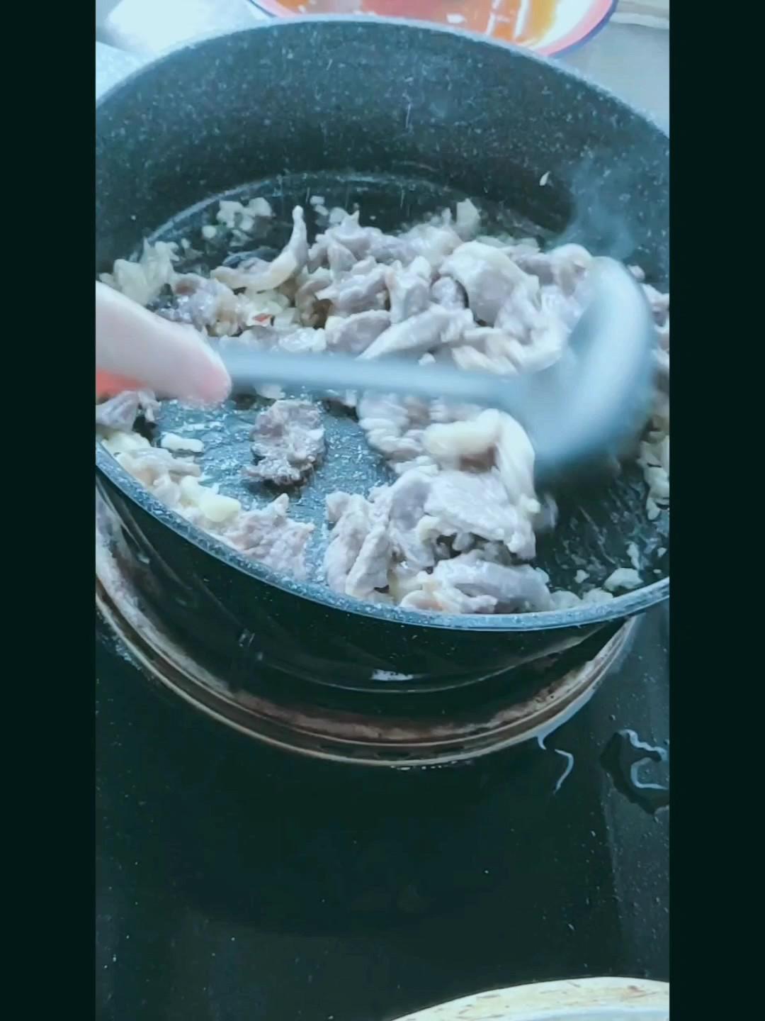蒜爆羊肉的做法-咸鮮味炒菜譜