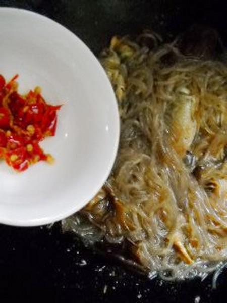 薯粉燉鯽魚的做法-咸鮮味燉菜譜