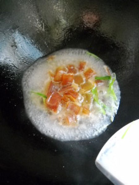 臘肉皮燉胡蘿卜的做法-咸鮮味燉菜譜