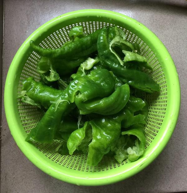 虎皮青椒的做法-酸辣味炒菜譜