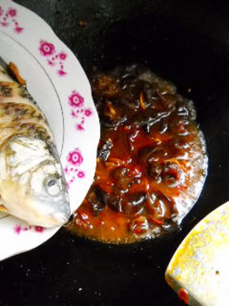 剁椒木耳燉鯽魚的做法-咸鮮味燒菜譜