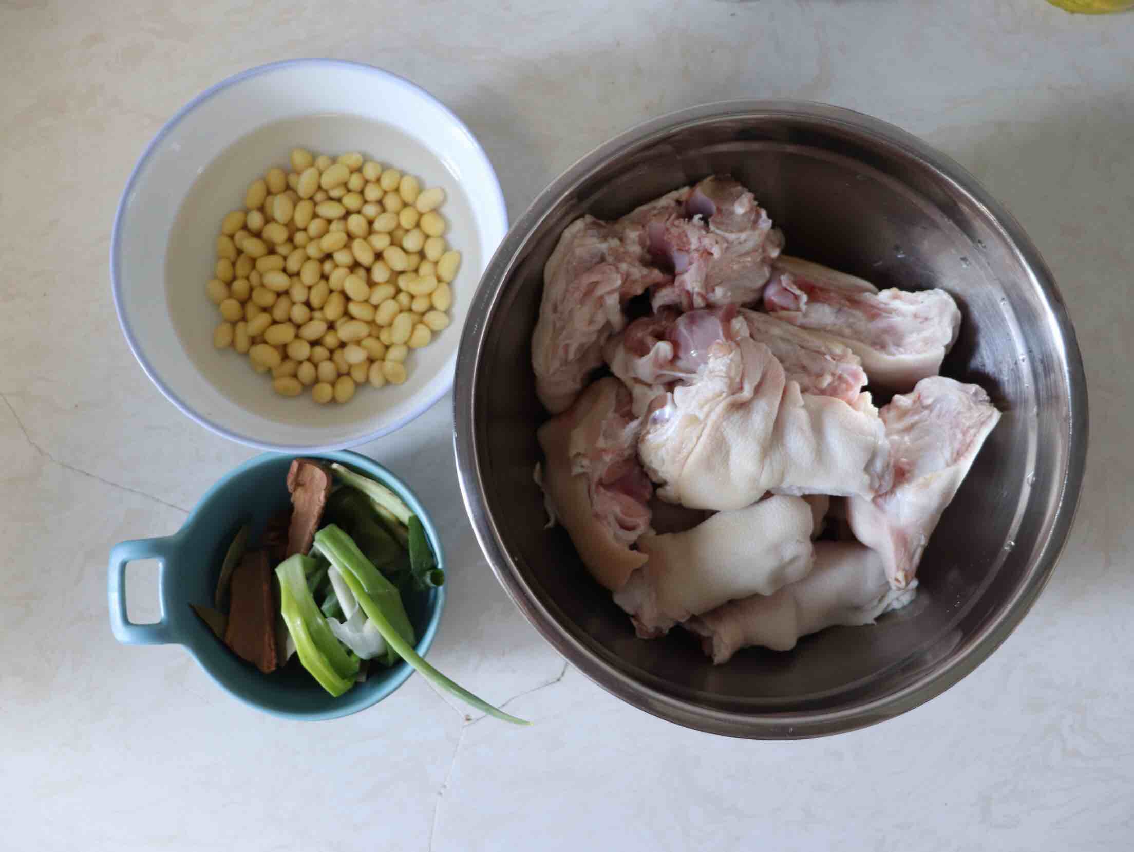 簡單易學的美味紅燒豬蹄的做法-家常味燒菜譜-易網<a href=http://www.logojc.com/ target=_blank class=infotextkey>健康養(yǎng)生</a>網 簡單易學的美味紅燒豬蹄的做法-家常味燒菜譜