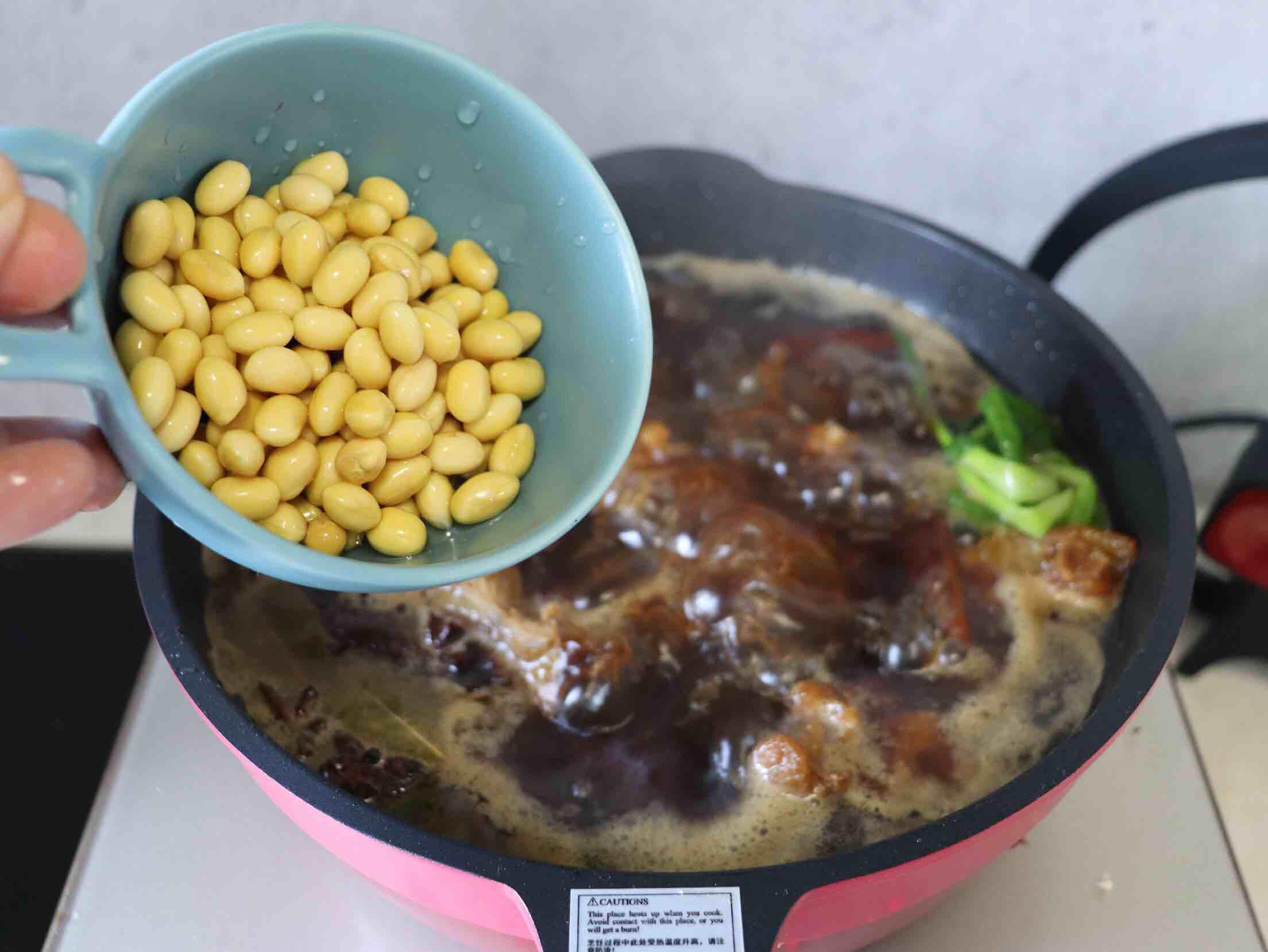 簡單易學的美味紅燒豬蹄的做法-家常味燒菜譜-易網健康養(yǎng)生網 簡單易學的美味紅燒豬蹄的做法-家常味燒菜譜