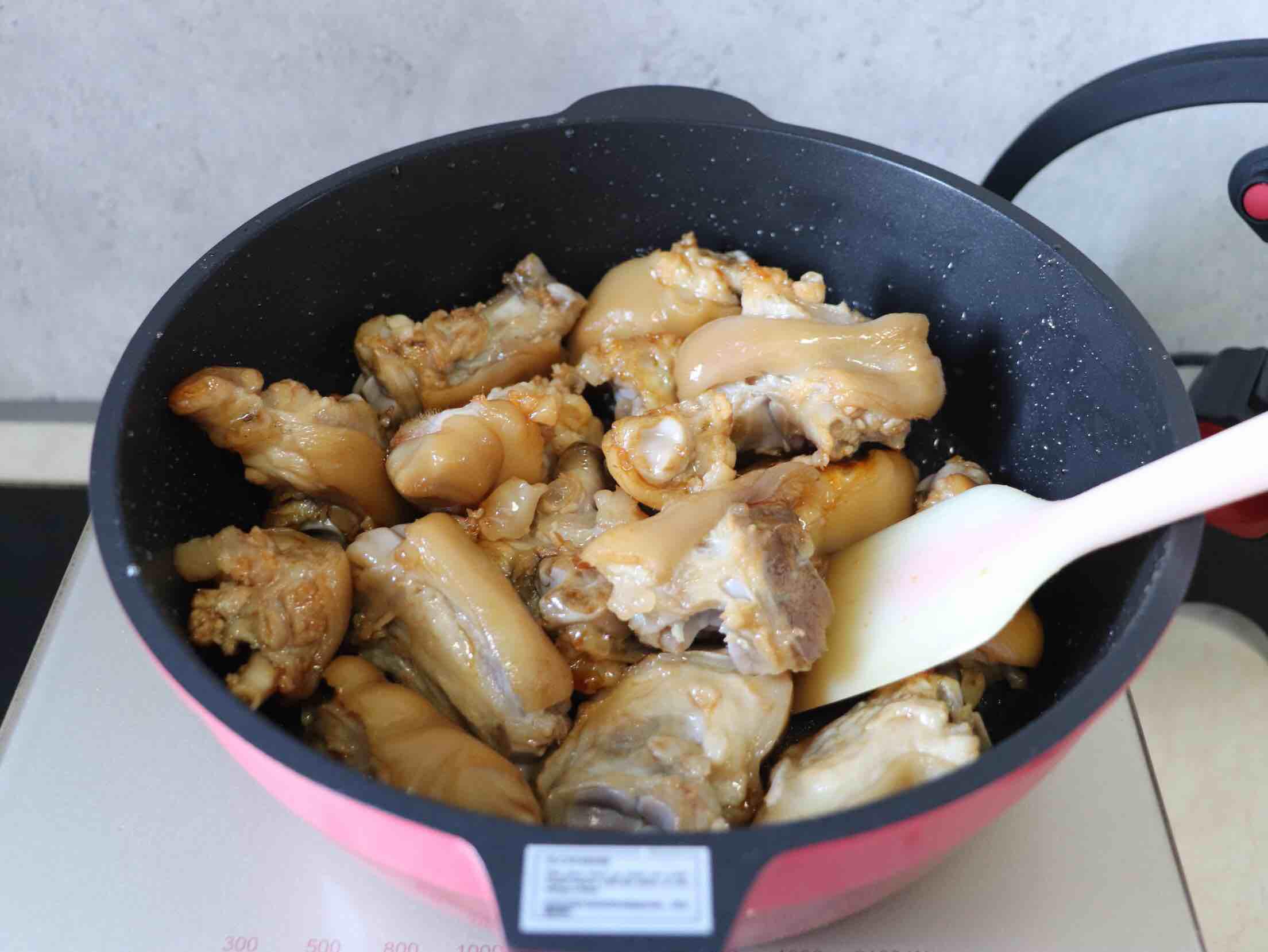 簡單易學的美味紅燒豬蹄的做法-家常味燒菜譜-易網健康養(yǎng)生網 簡單易學的美味紅燒豬蹄的做法-家常味燒菜譜