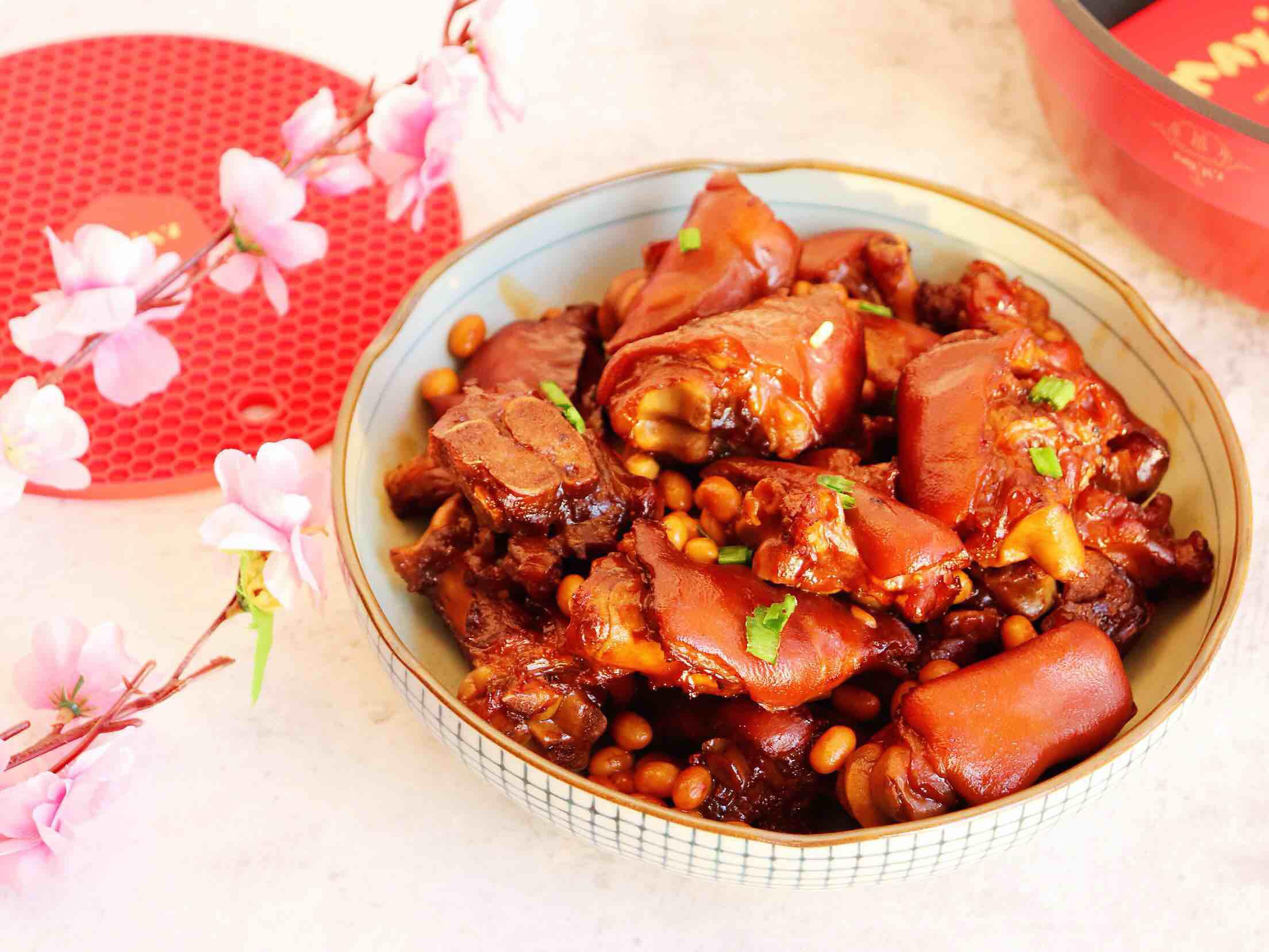 簡單易學的美味紅燒豬蹄的做法-家常味燒菜譜-易網健康養(yǎng)生網 簡單易學的美味紅燒豬蹄的做法-家常味燒菜譜