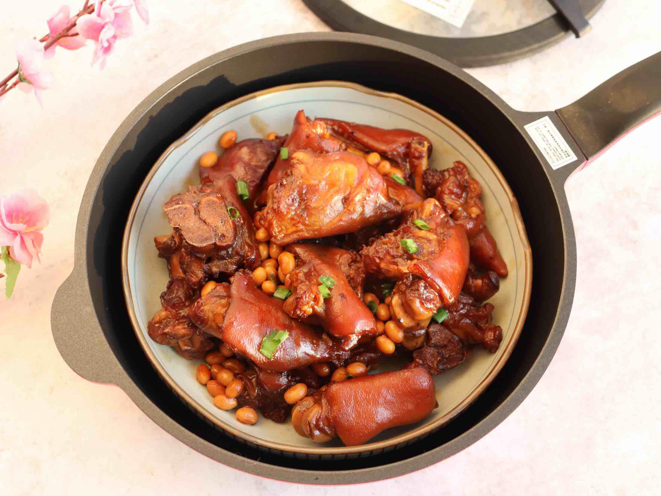 簡單易學的美味紅燒豬蹄的做法-家常味燒菜譜-易網健康養(yǎng)生網 簡單易學的美味紅燒豬蹄的做法-家常味燒菜譜