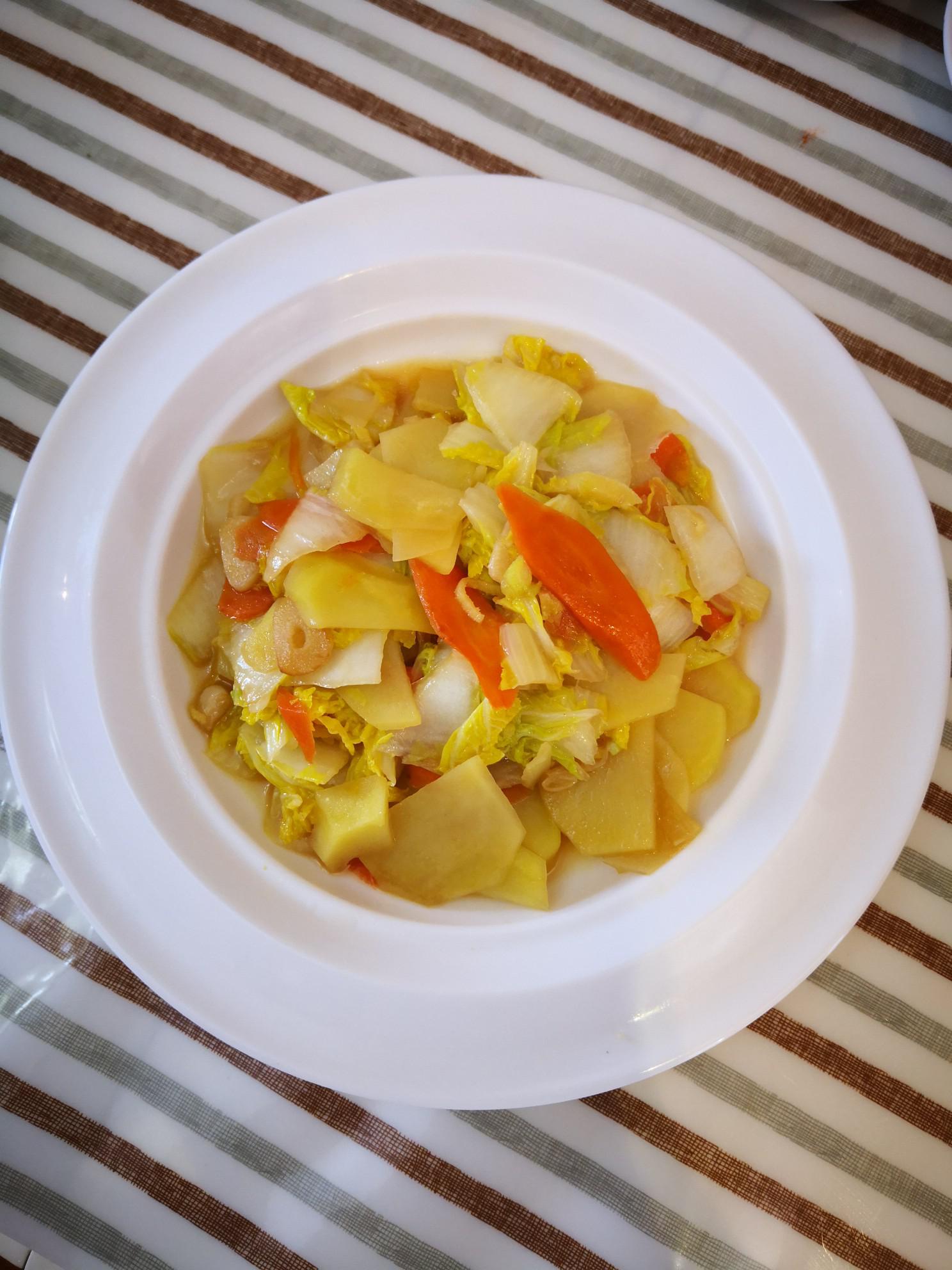 娃娃菜炒土豆片的做法-家常味炒菜譜