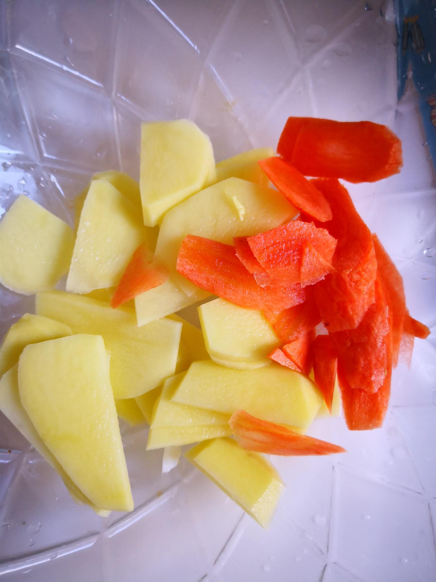 娃娃菜炒土豆片的做法-家常味炒菜譜