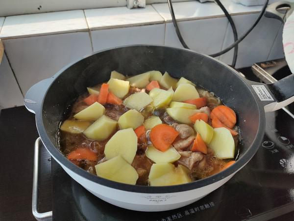 醬香土豆燉雞的做法-家常味燉菜譜