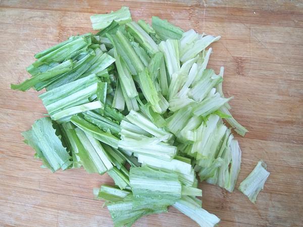 胡蘿卜炒油麥菜的做法-家常味炒菜譜