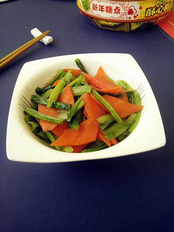 胡蘿卜炒油麥菜的做法-家常味炒菜譜
