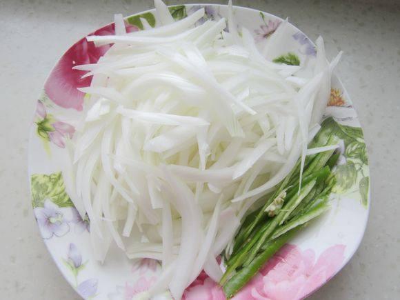 馕包皮芽子炒肉的做法-家常味炒菜譜