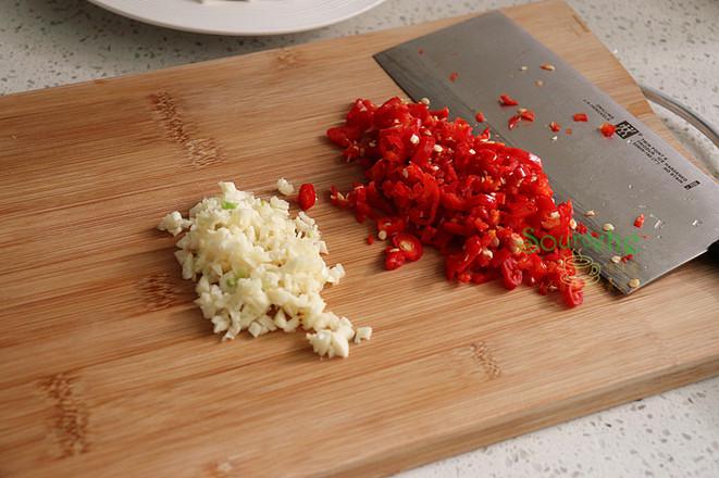 剁椒蒸芋頭的做法-香辣味蒸菜譜