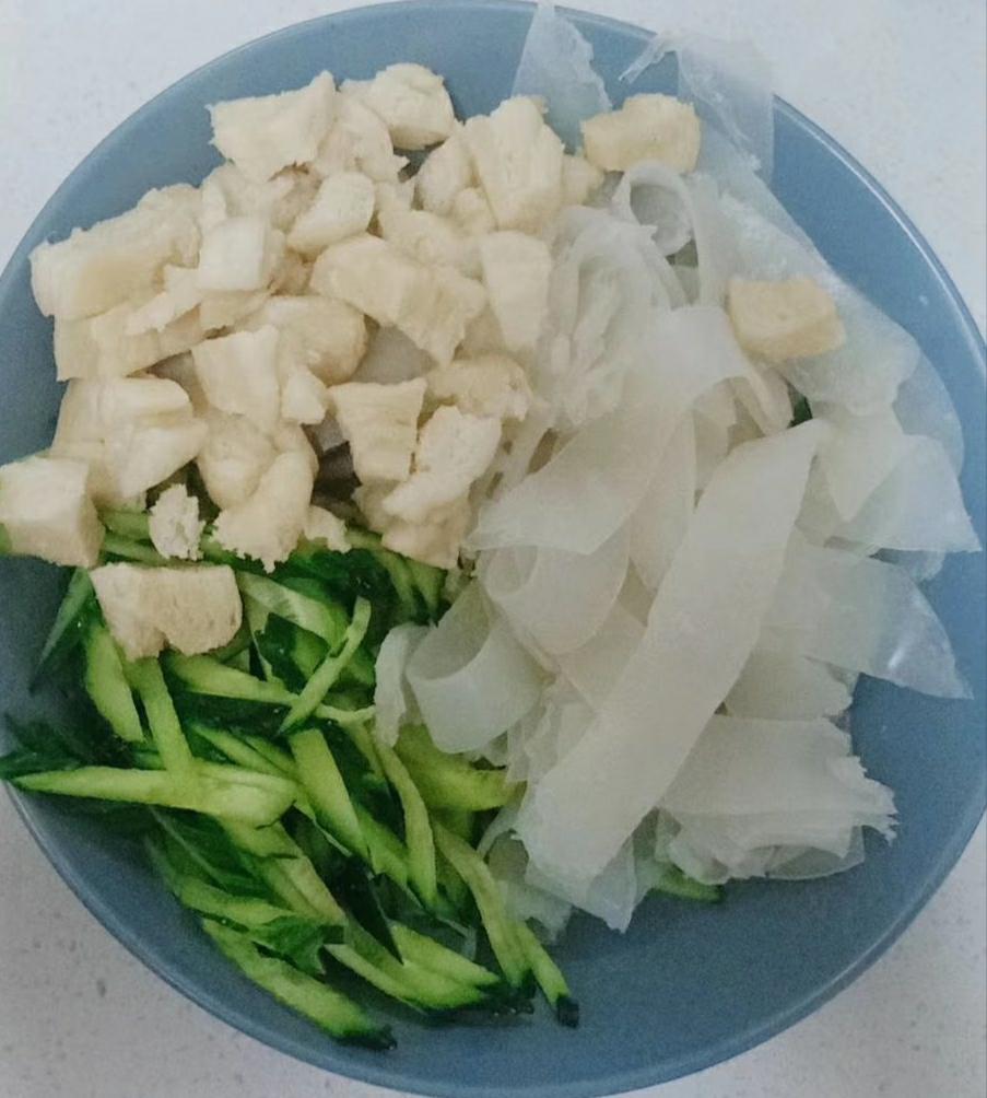 自制涼皮的做法-酸辣味拌菜譜
