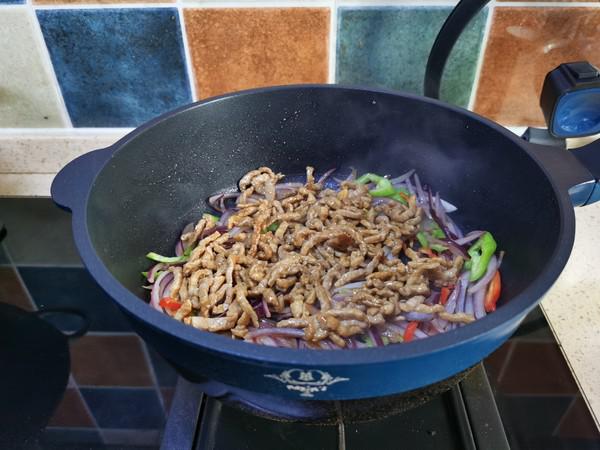 洋蔥炒肉絲的做法-家常味炒菜譜-易網(wǎng)健康養(yǎng)生網(wǎng) 洋蔥炒肉絲的做法-家常味炒菜譜