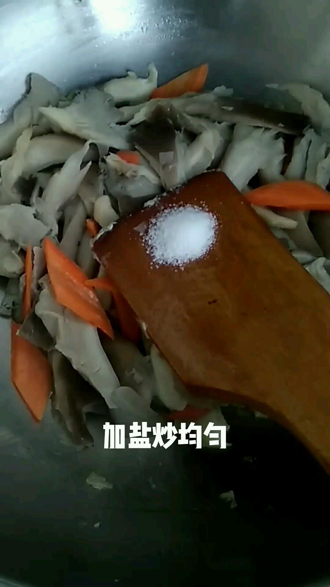 雞蛋炒鳳尾蘑的做法-咸鮮味炒菜譜