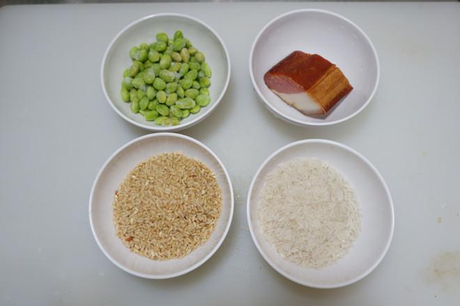 臘肉毛豆糙米飯的做法-家常味煲菜譜