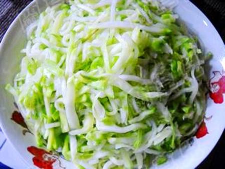 鮮榨菜木耳肉絲的做法-咸鮮味炒菜譜