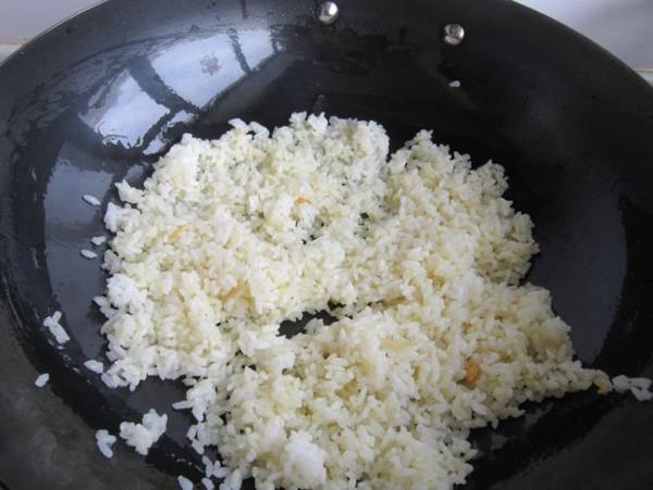 泡菜臘肉蛋炒飯的做法-咸鮮味炒菜譜