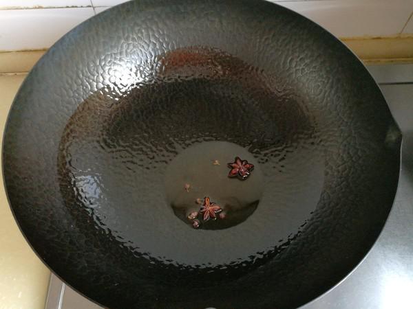 紅蘑雞翅燉寬粉的做法-家常味燉菜譜