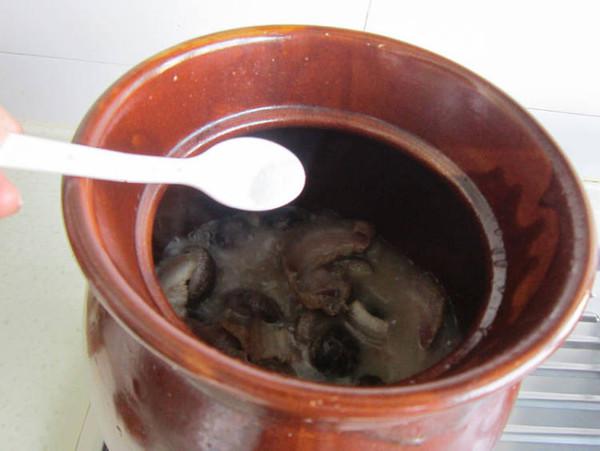 香菇燉臘肉的做法-家常味燉菜譜