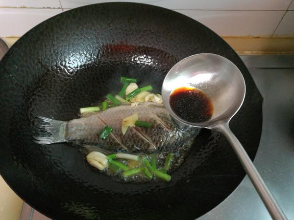 鯽魚花生仁燉烤麩的做法-家常味燉菜譜-易網健康養生網 鯽魚花生仁燉烤麩的做法-家常味燉菜譜