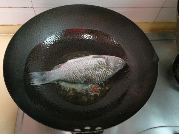 鯽魚花生仁燉烤麩的做法-家常味燉菜譜-易網健康養生網 鯽魚花生仁燉烤麩的做法-家常味燉菜譜