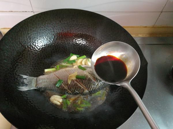 鯽魚花生仁燉烤麩的做法-家常味燉菜譜-易網健康養生網 鯽魚花生仁燉烤麩的做法-家常味燉菜譜