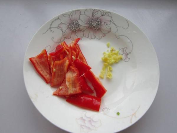 毛芹木耳炒雞蛋的做法-家常味炒菜譜