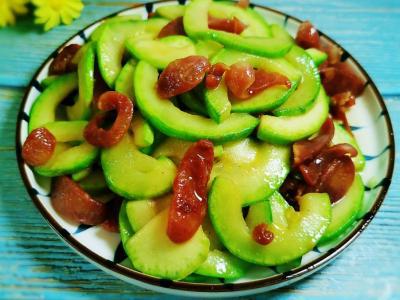 臘腸炒西葫蘆的做法-家常味炒菜譜