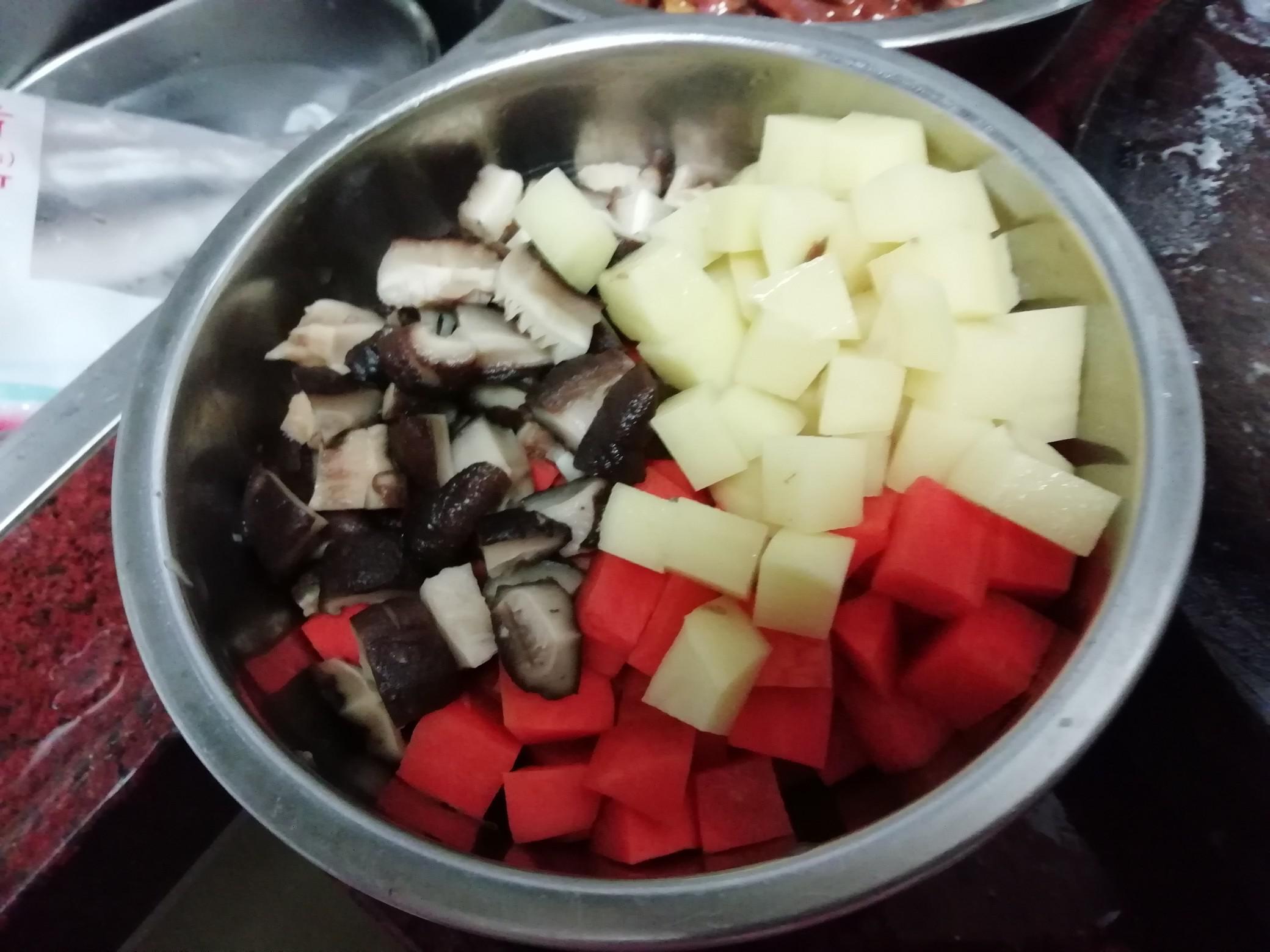 香菇燜雞飯的做法-咸鮮味炒菜譜