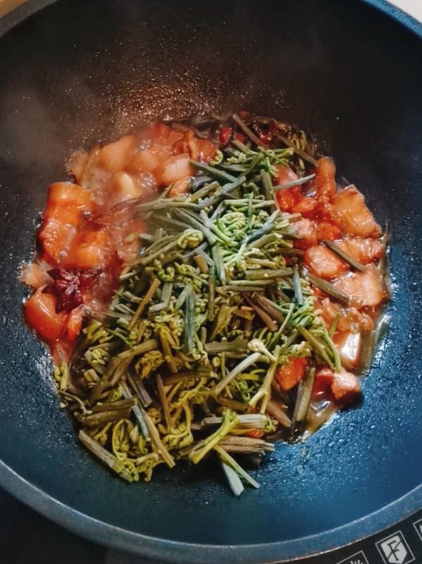 蕨菜燒肉的做法-咸鮮味燒菜譜