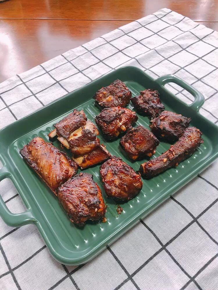 空氣炸鍋版蒜香豬肋骨的做法-蒜香味烤菜譜