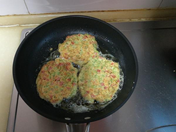 西蘭花菜餅的做法-家常味煎菜譜