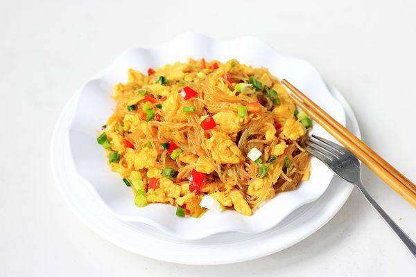 粉絲炒雞蛋的做法-家常味炒菜譜