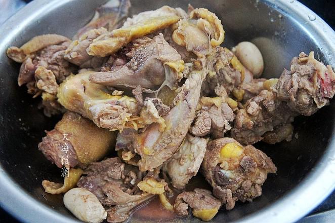 小雞燉蘑菇的做法-家常味燉菜譜