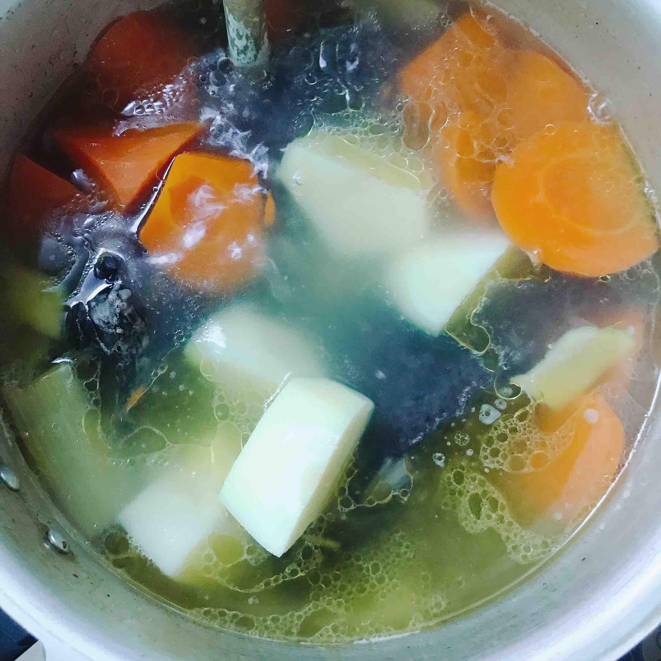 胡蘿卜燉烏雞湯的做法-咸鮮味煲菜譜-易網健康養生網 胡蘿卜燉烏雞湯的做法-咸鮮味煲菜譜