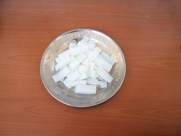 芹菜炒燜子的做法-家常味炒菜譜