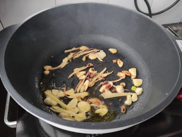 醬燜梭魚(yú)的做法-咸鮮味燉菜譜