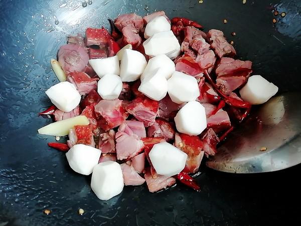 臘鴨燜芋頭的做法-香辣味燜菜譜-易網(wǎng)健康養(yǎng)生網(wǎng) 臘鴨燜芋頭的做法-香辣味燜菜譜