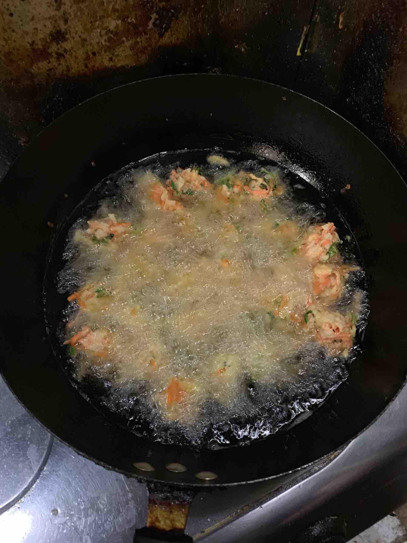 蔬菜丸子的做法-咸鮮味炸菜譜-易網健康養生網 蔬菜丸子的做法-咸鮮味炸菜譜