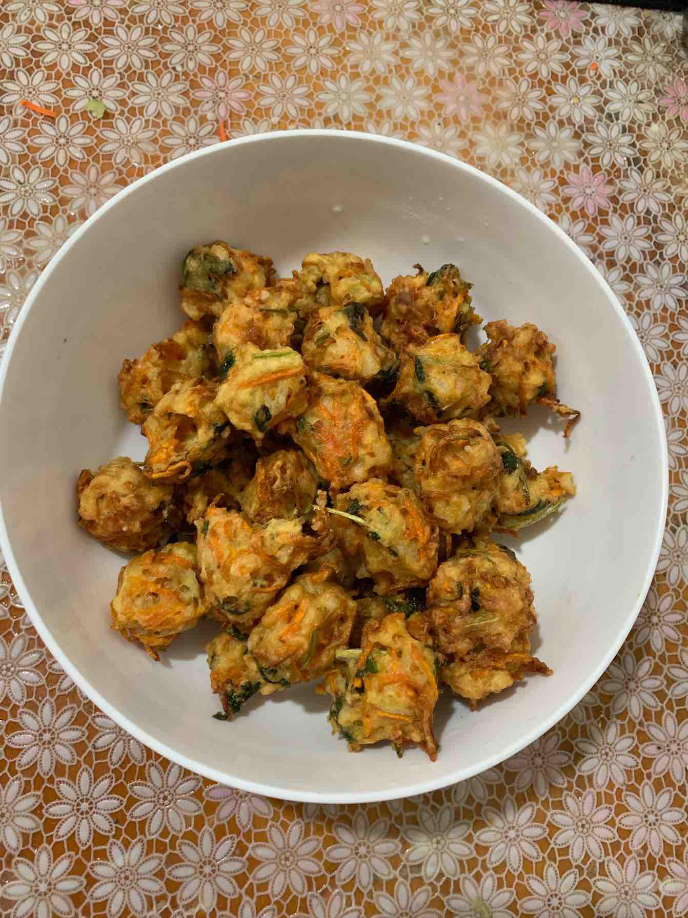 蔬菜丸子的做法-咸鮮味炸菜譜-易網健康養生網 蔬菜丸子的做法-咸鮮味炸菜譜